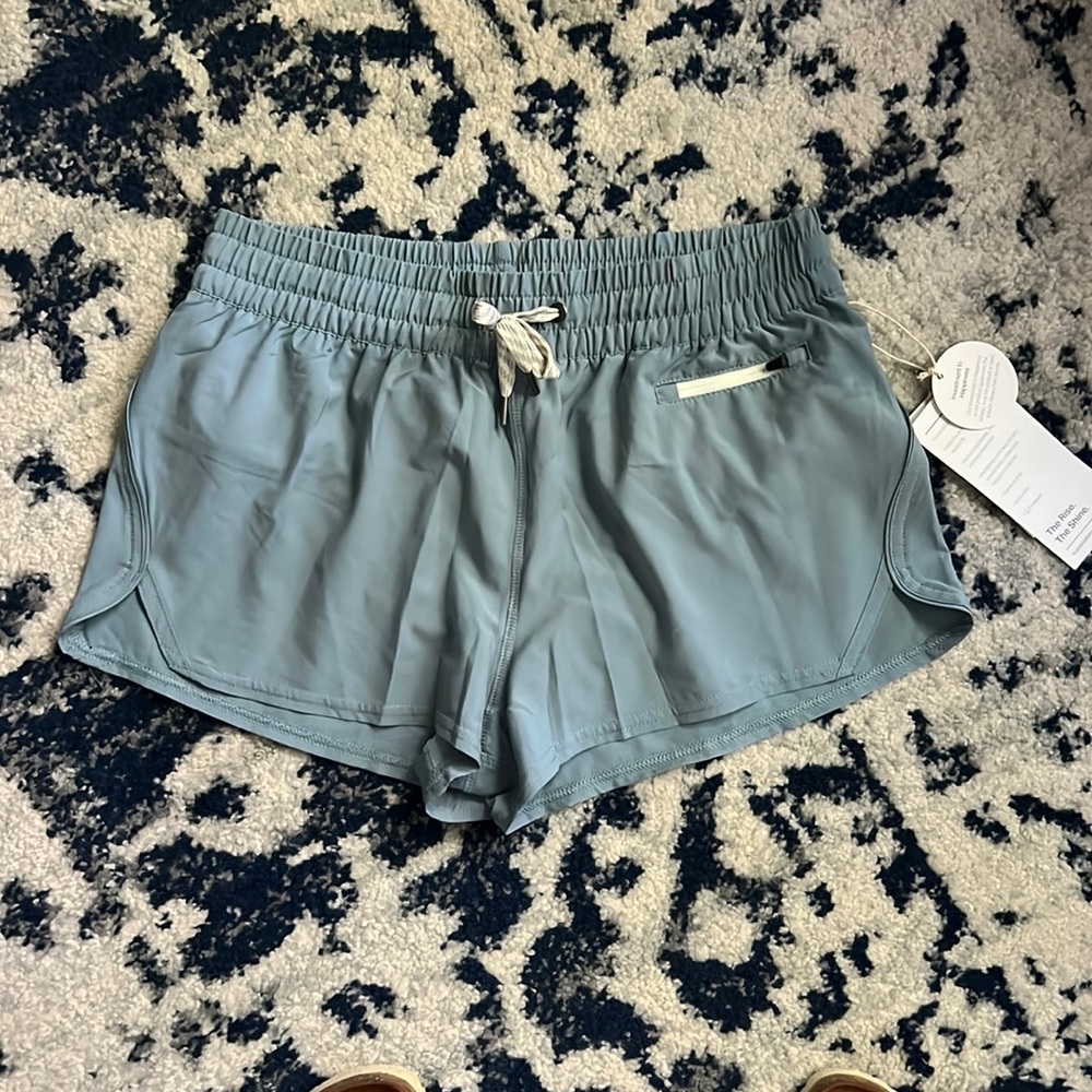 Vuori clementine short NWT - Size medium.